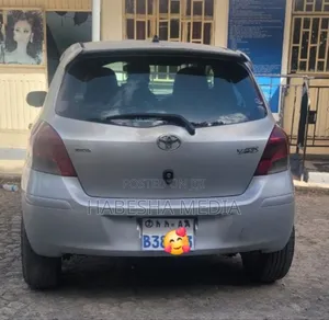 Toyota Yaris 2010 Silver
