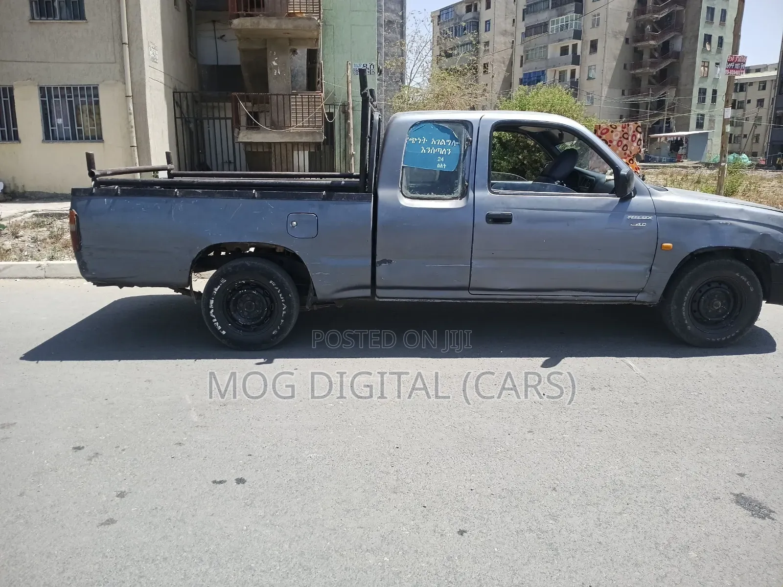 Toyota Hilux 2000 Gray