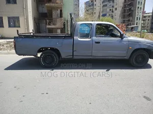 Toyota Hilux 2000 Gray