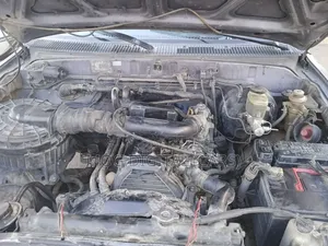 Toyota Hilux 2000 Gray