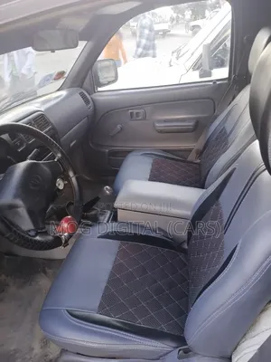 Toyota Hilux 2000 Gray