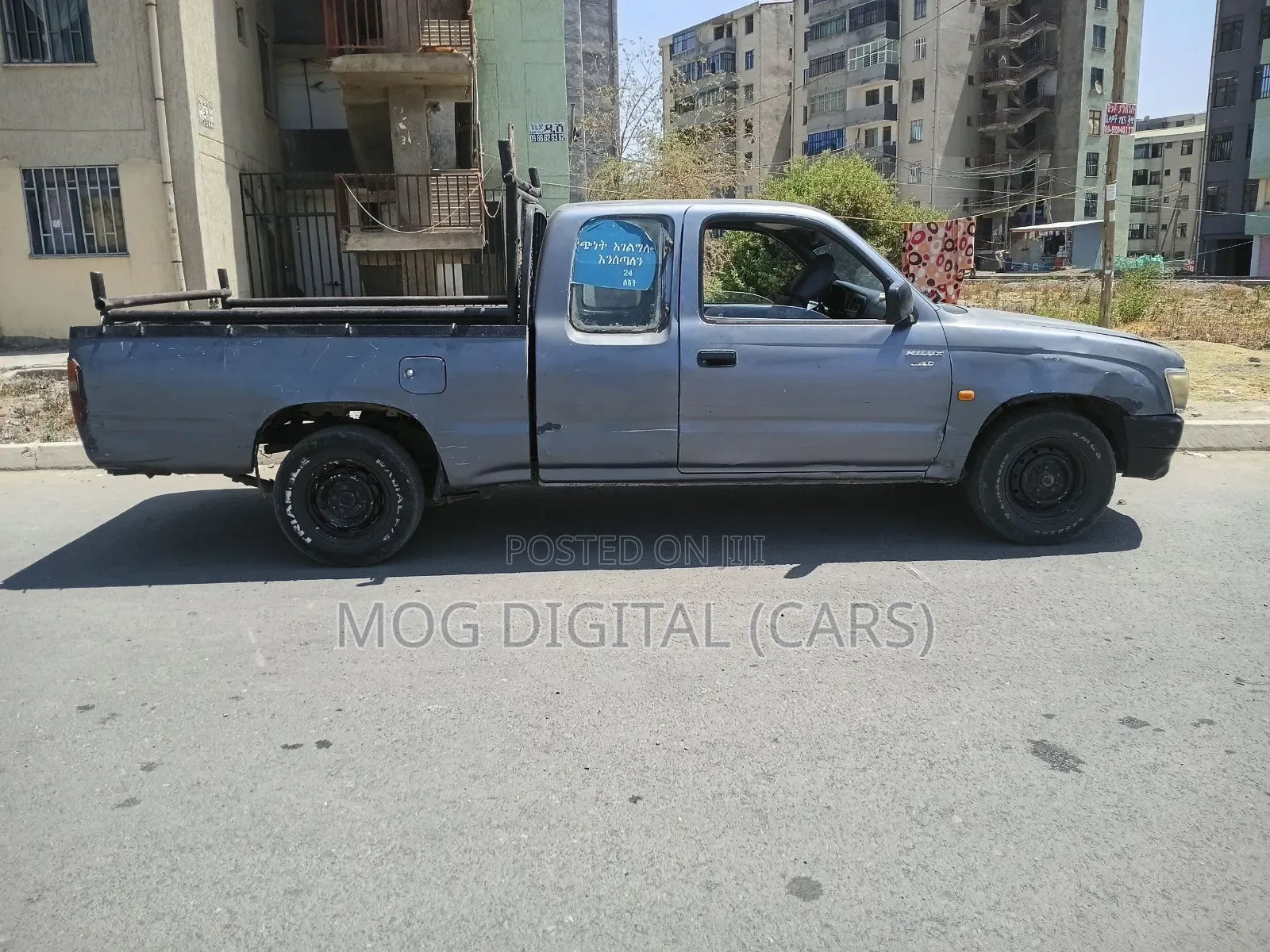 Toyota Hilux 2000 Gray