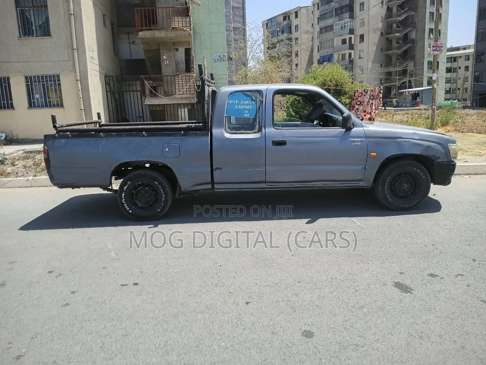 Toyota Hilux 2000 Gray