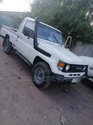 Toyota Land Cruiser 1989 White