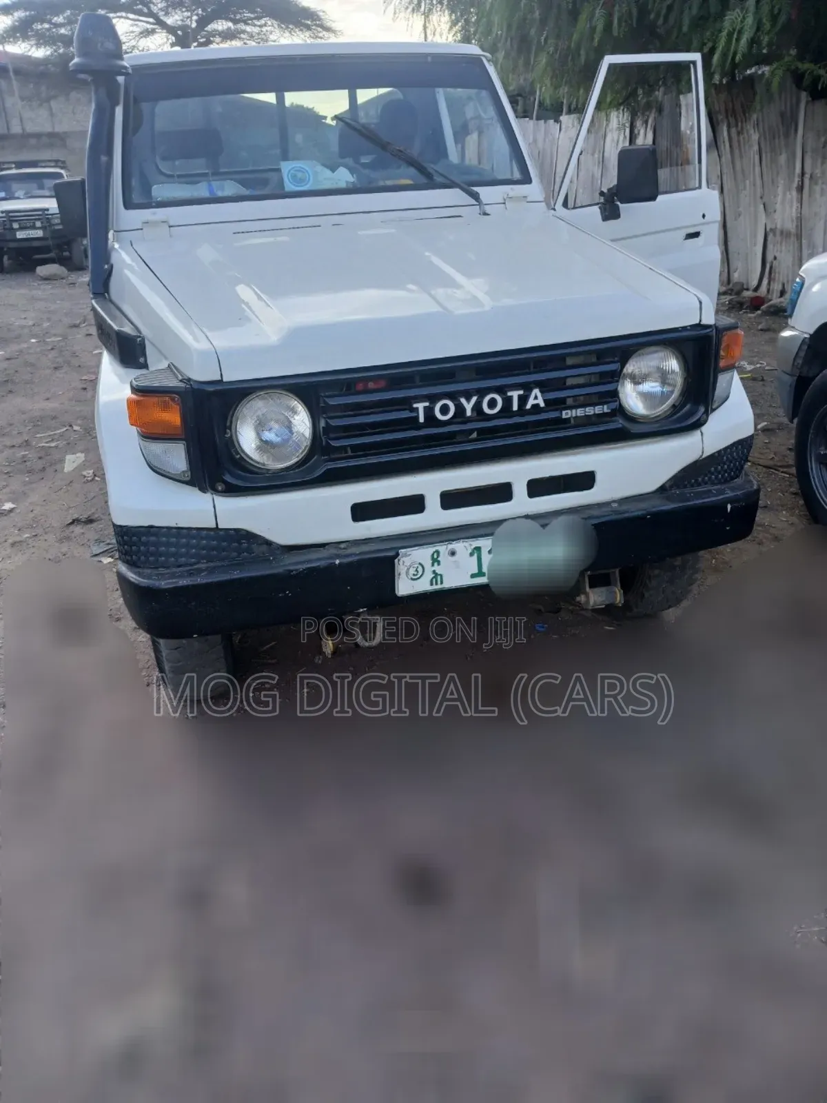Toyota Land Cruiser 1989 White