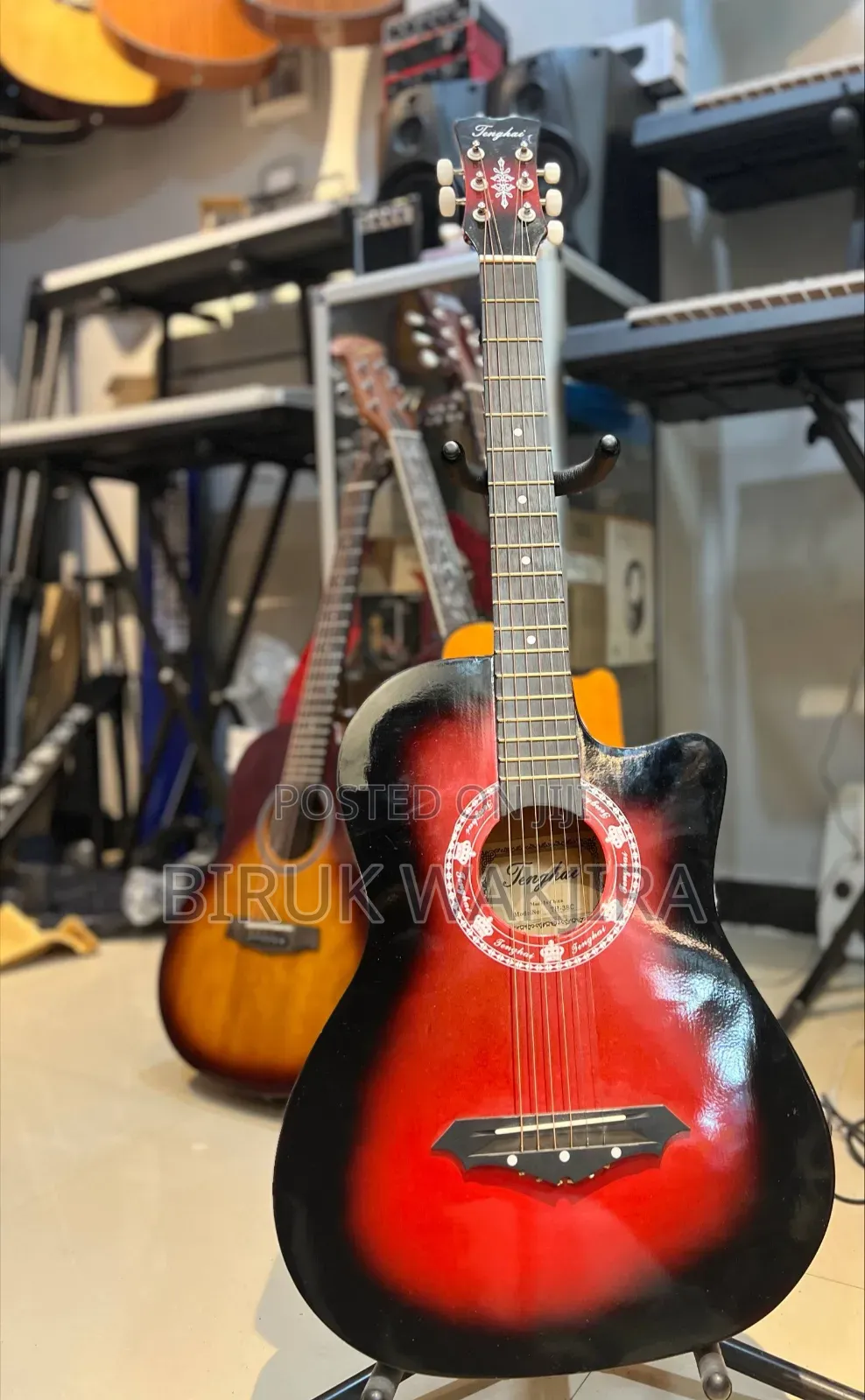 Guitar With Bag ,Belt ,Capo and Extra String and Pick