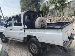 Toyota Land Cruiser 2018 White