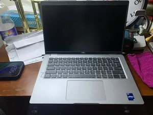 New Laptop Dell Precision 5540 16GB Intel Core i5 HDD+SSD 128GB