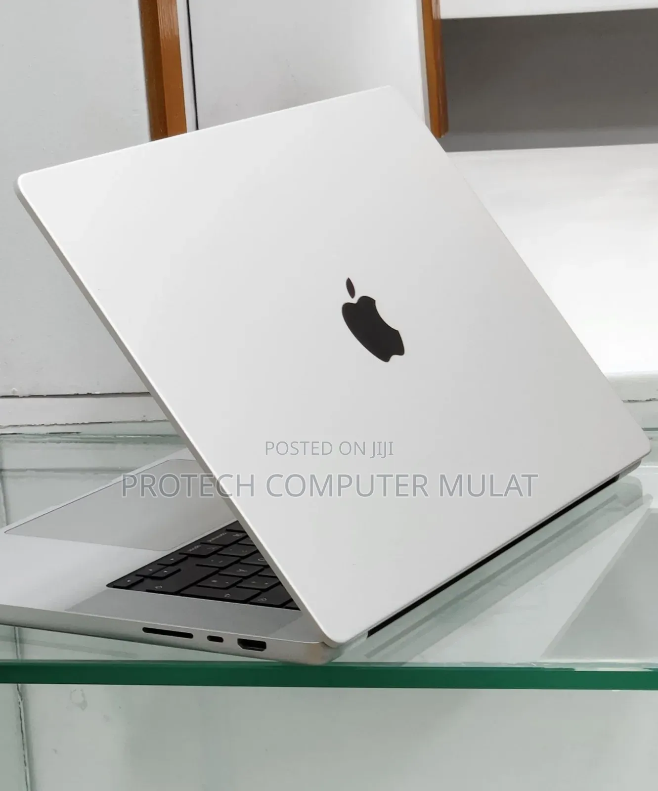 New Laptop Apple MacBook Pro M1 16GB Apple M1 Pro SSD 512GB