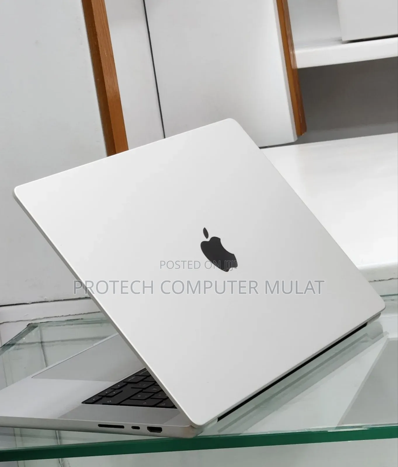 New Laptop Apple MacBook Pro M1 16GB Apple M1 Pro SSD 512GB