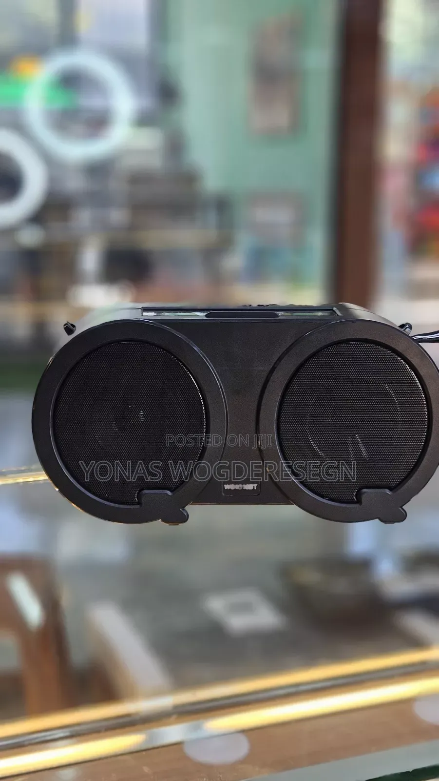 Wuf Portable Speaker With Fm Roadio