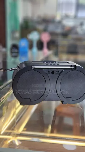 Wuf Portable Speaker With Fm Roadio