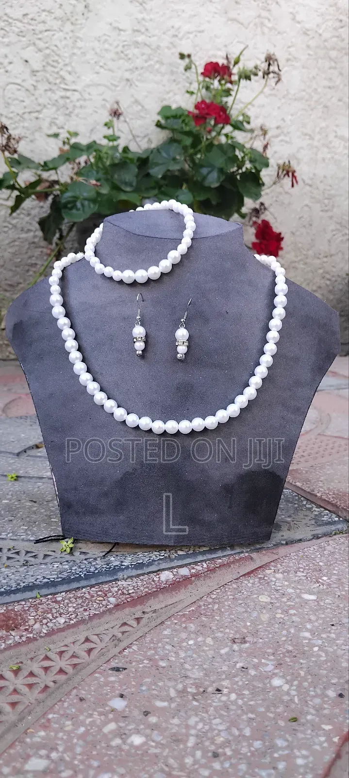 White Jewelry Set