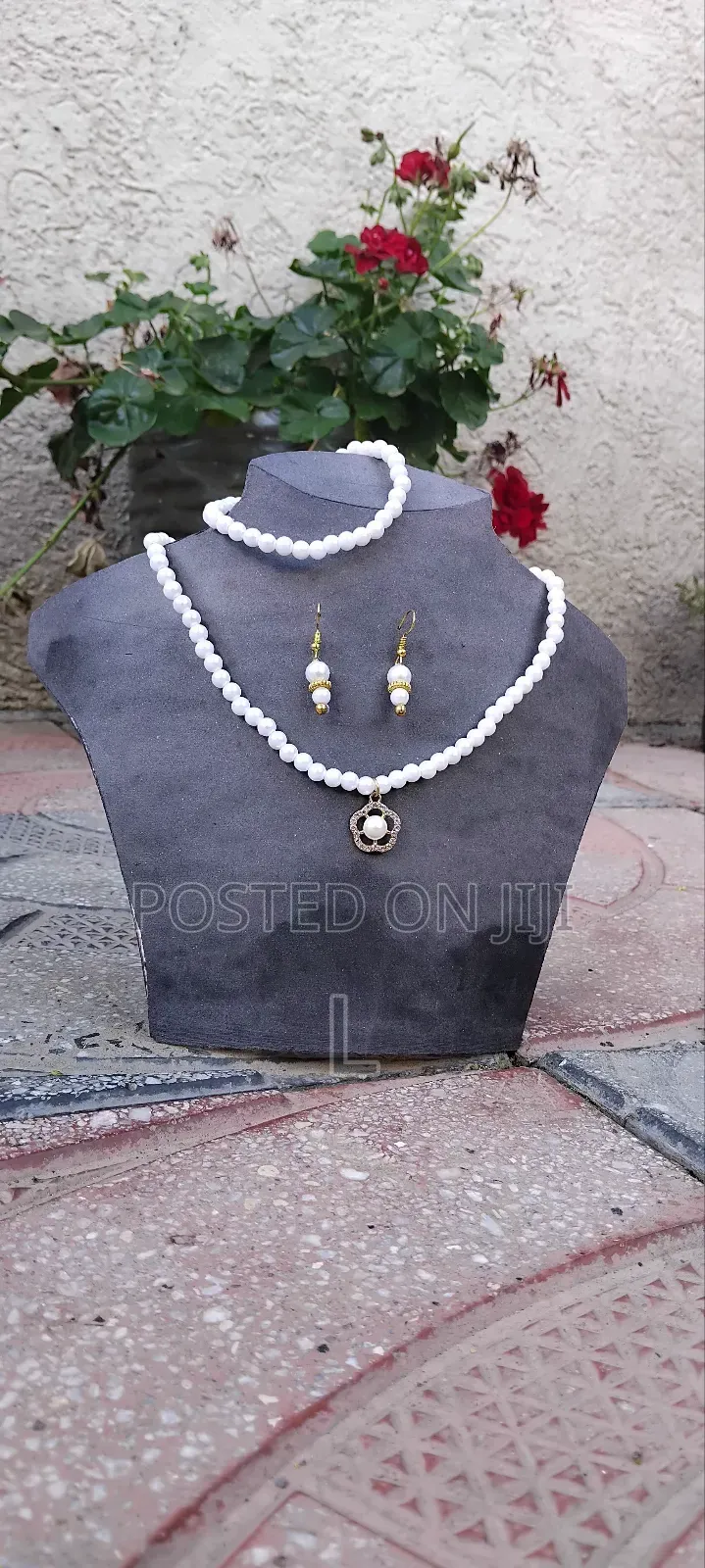 White Jewelry Set