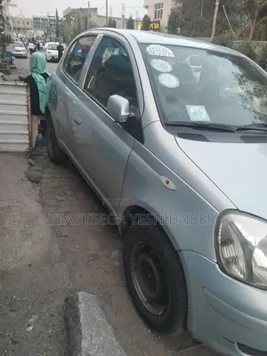 Toyota Vitz 2004 Blue