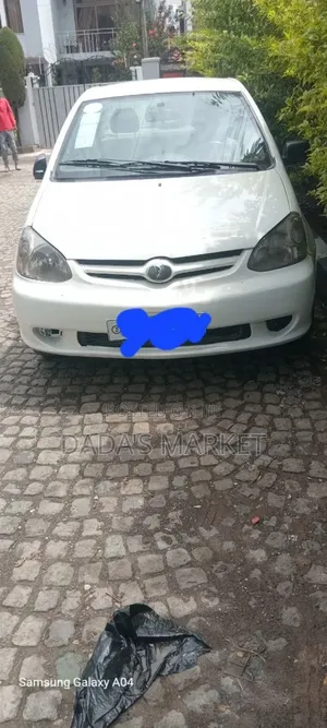 Toyota Platz 2005 White