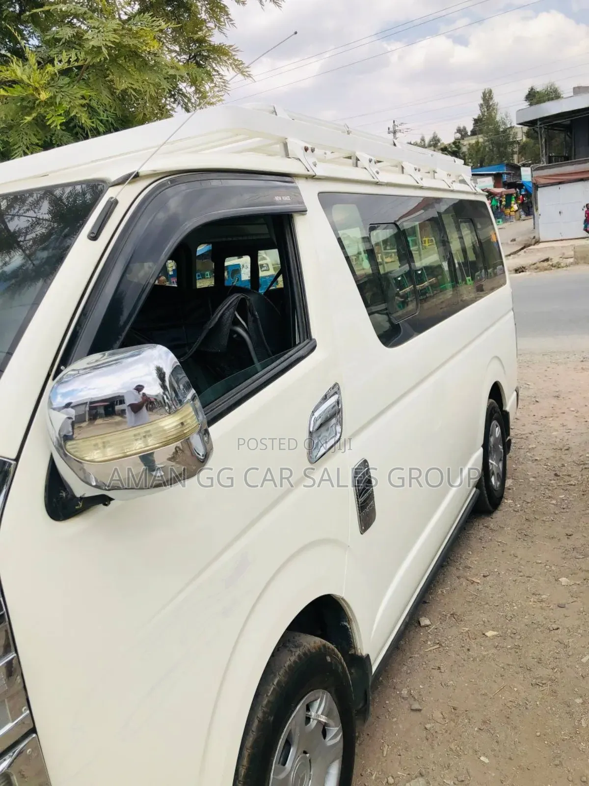 Toyota HiAce 2015 White