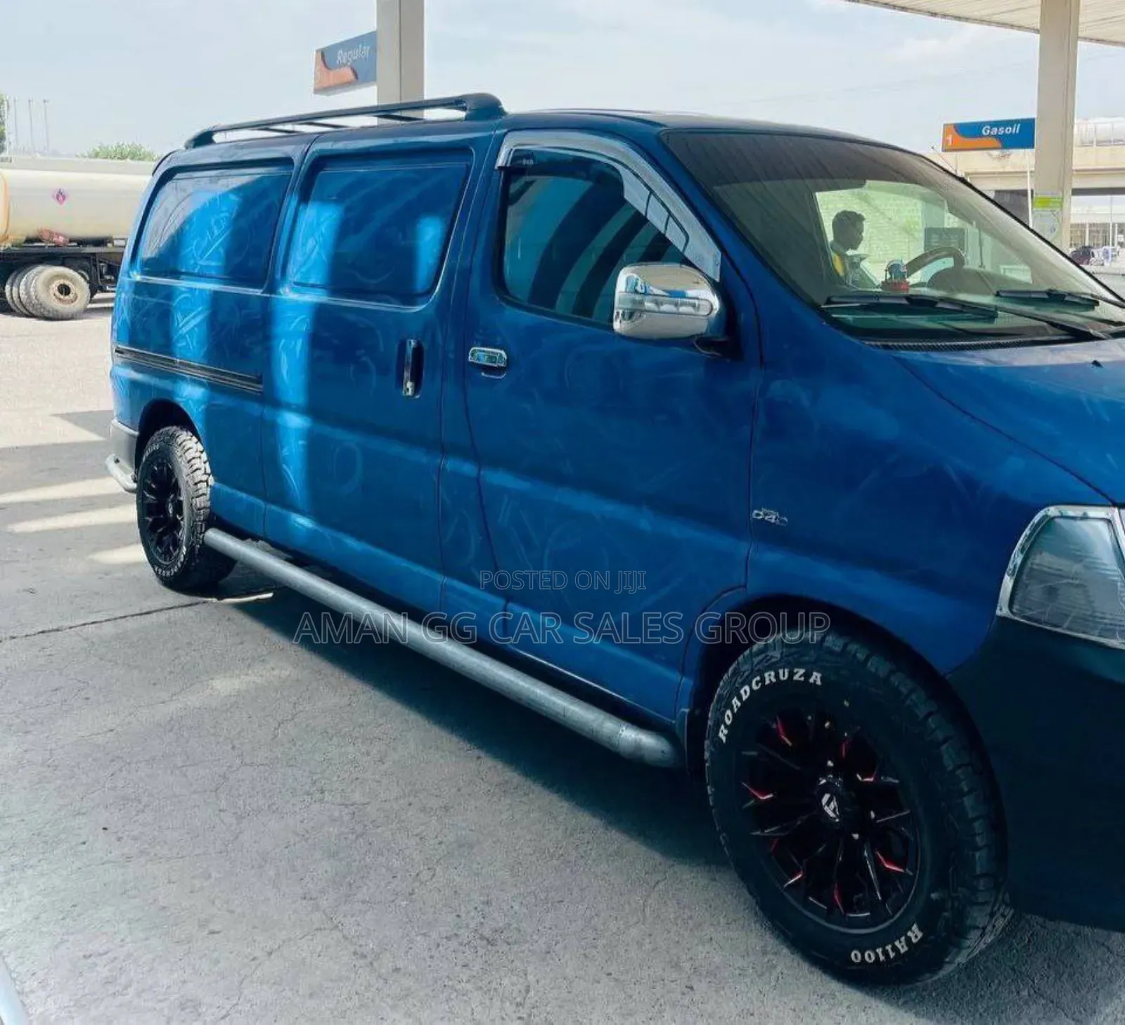 Toyota HiAce 2011 Blue