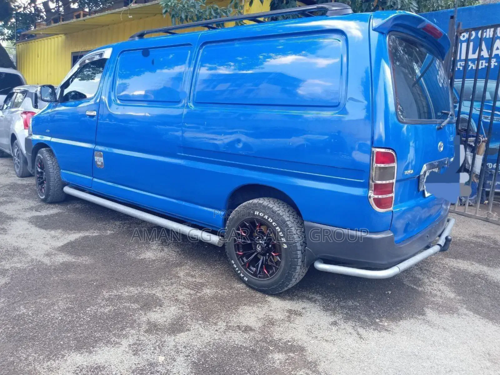 Toyota HiAce 2011 Blue