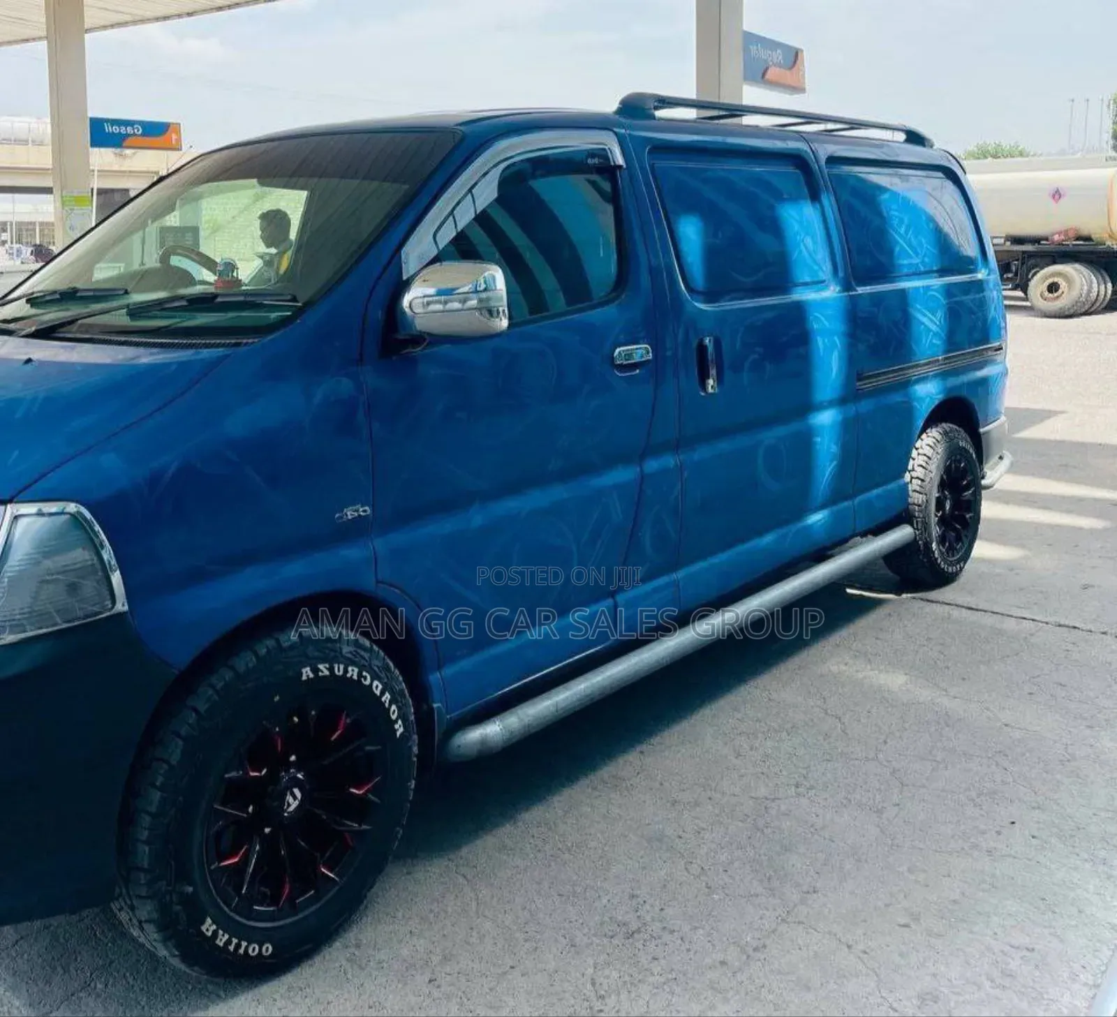 Toyota HiAce 2011 Blue
