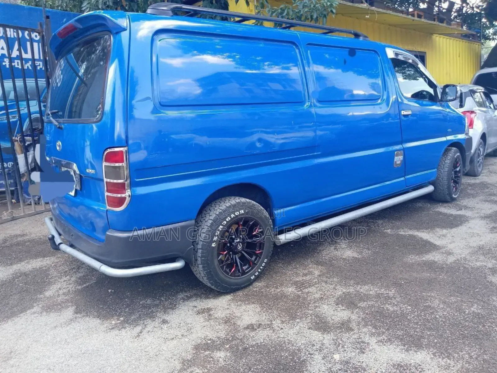 Toyota HiAce 2011 Blue