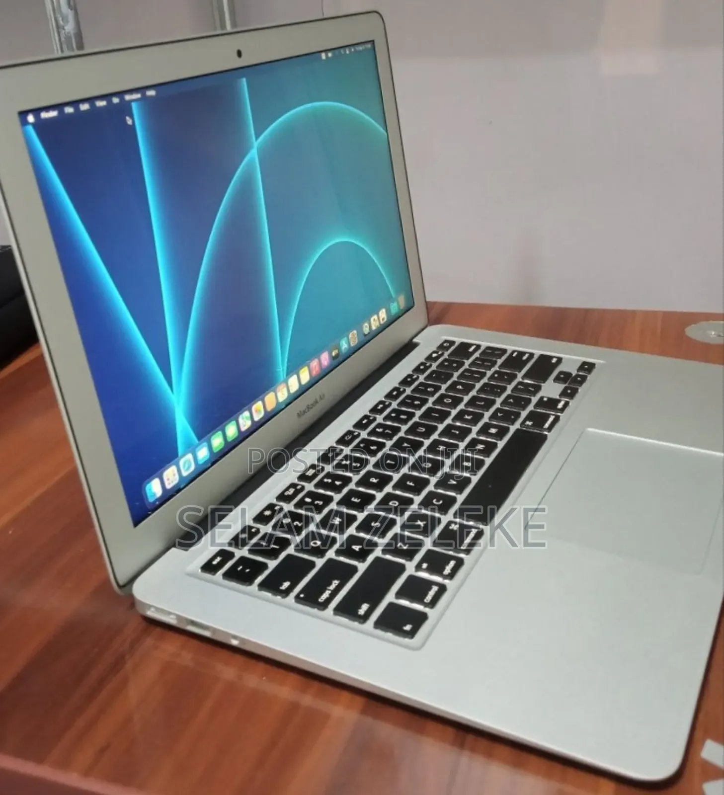 New Laptop Apple MacBook 2015 8GB Intel Core i5 SSD 256GB