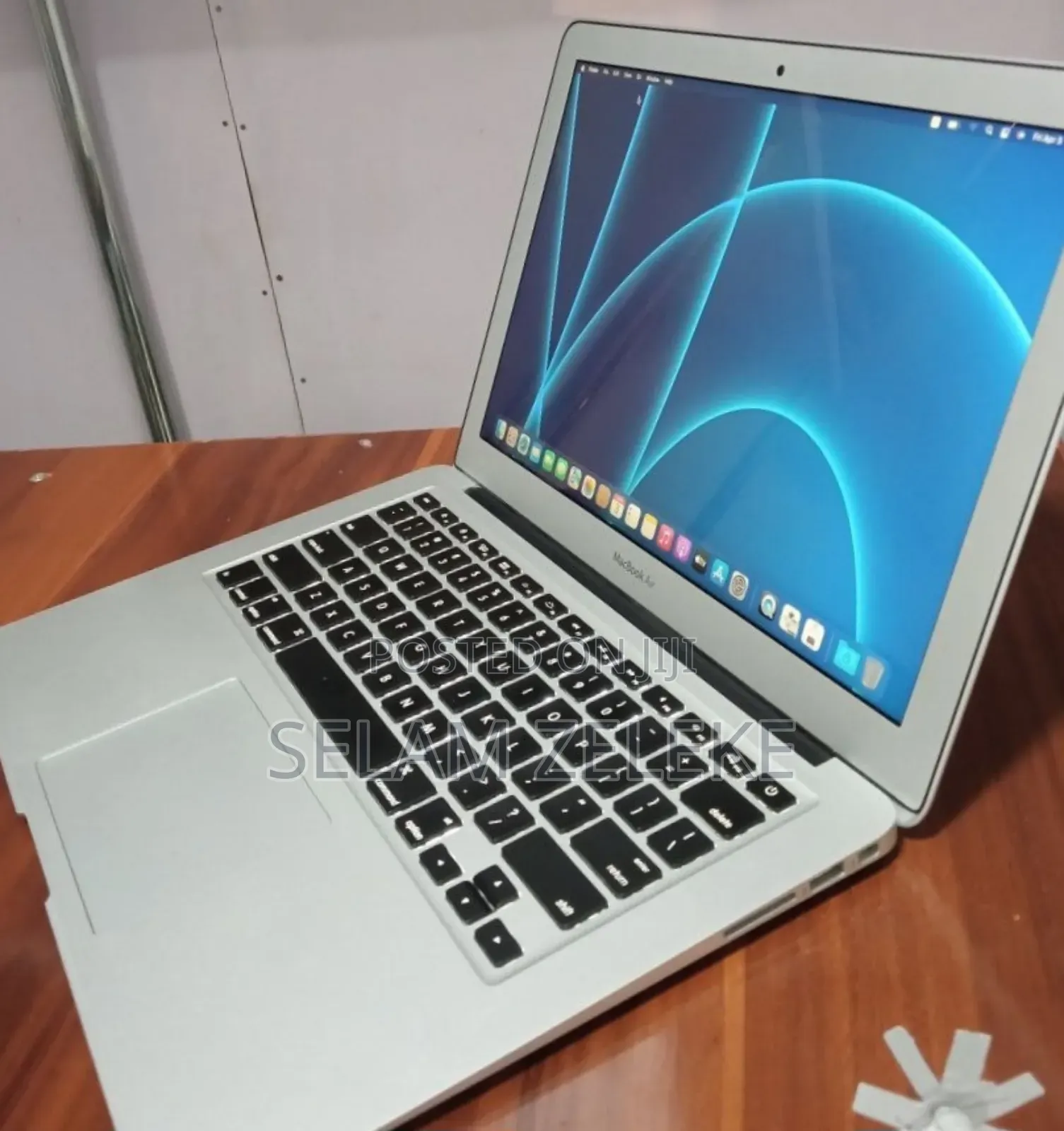 New Laptop Apple MacBook 2015 8GB Intel Core i5 SSD 256GB