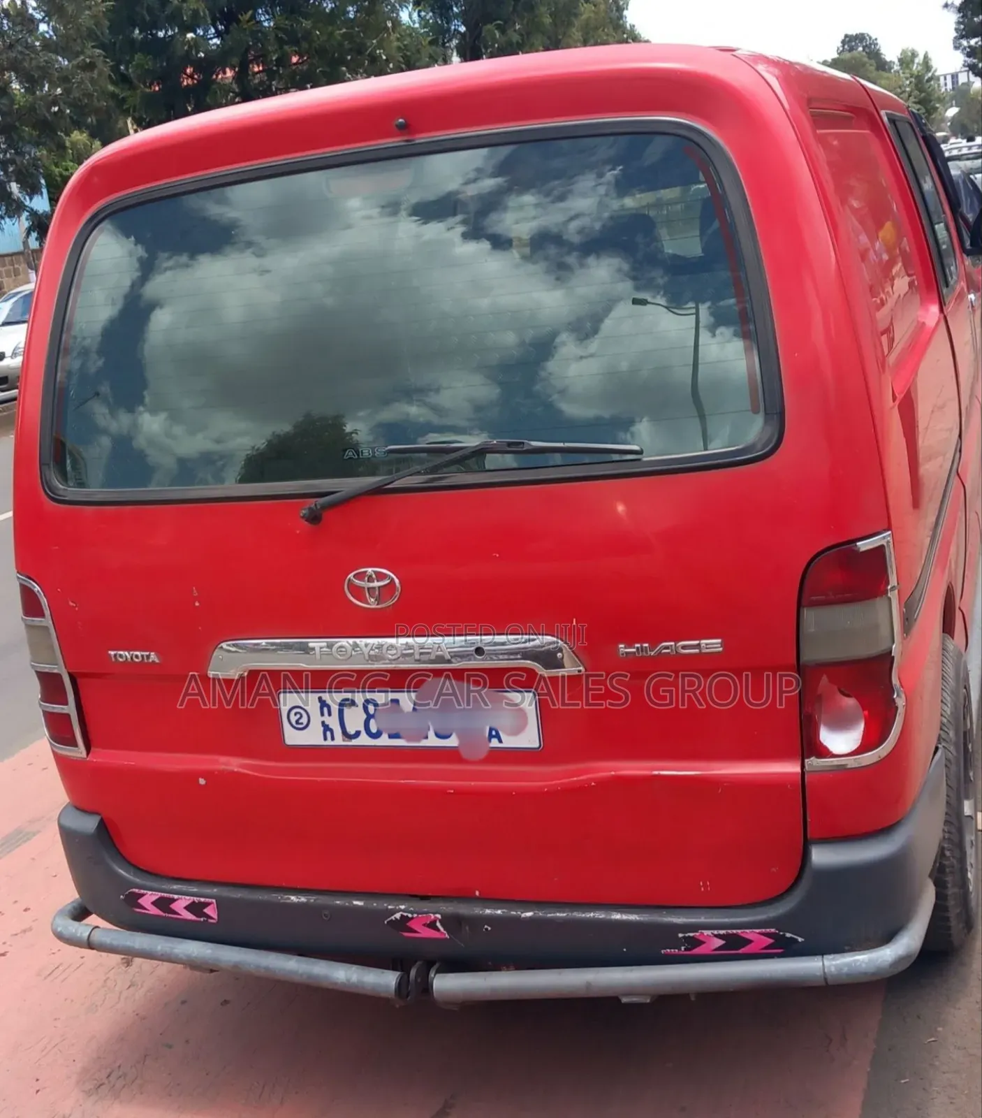 Toyota HiAce 2011 Red