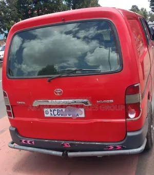 Toyota HiAce 2011 Red