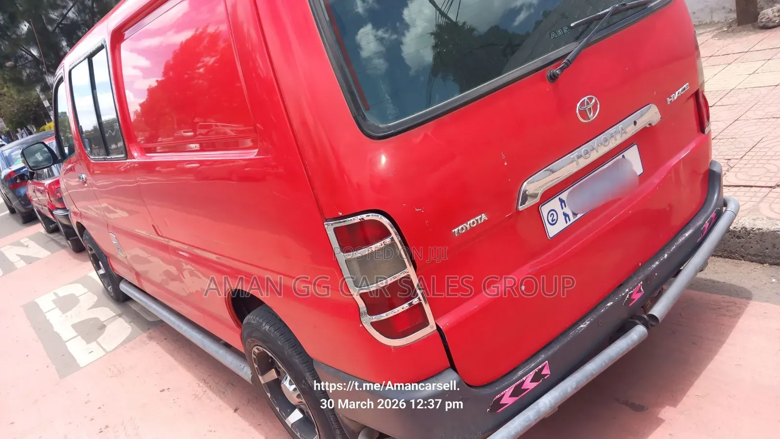 Toyota HiAce 2011 Red