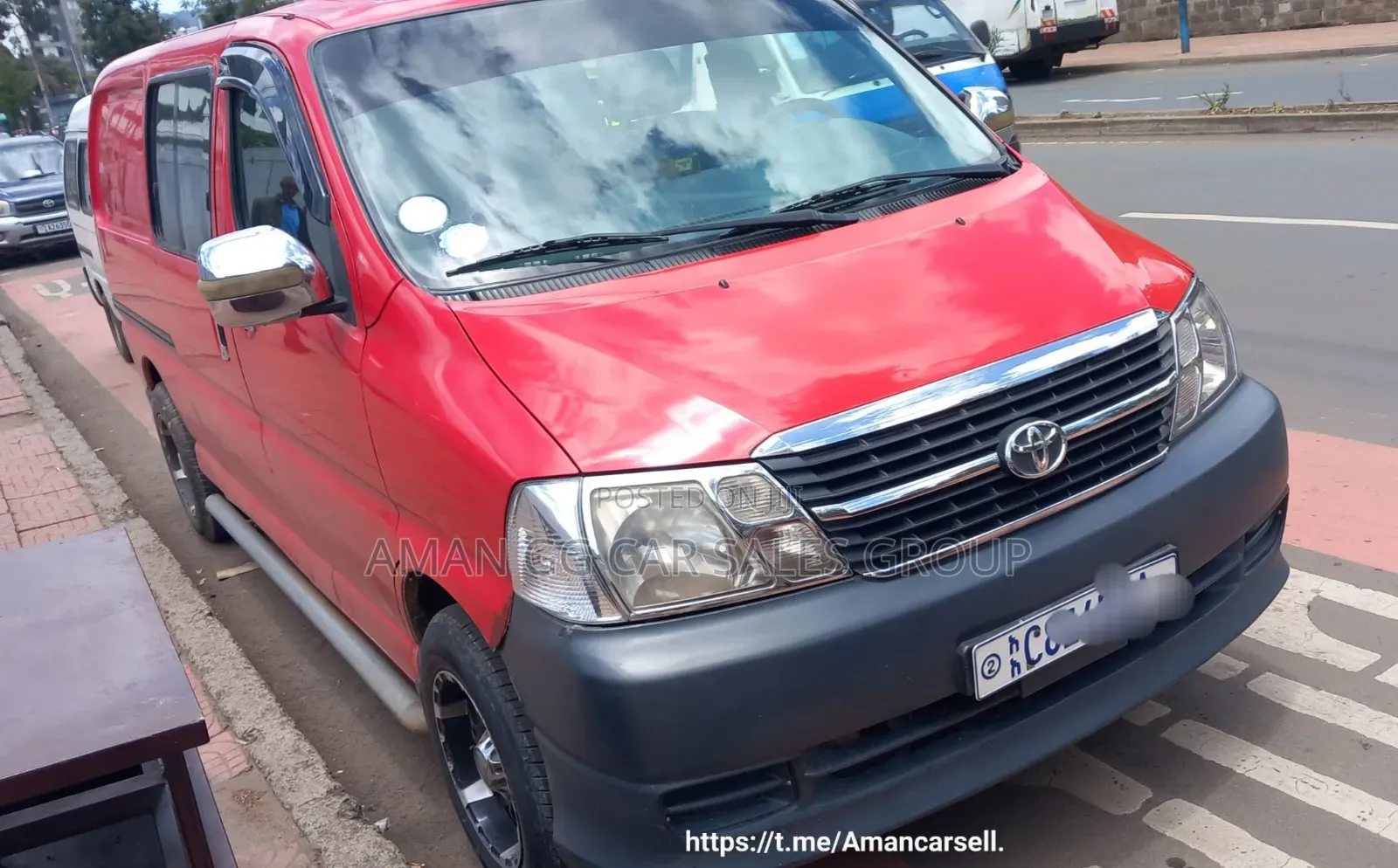 Toyota HiAce 2011 Red