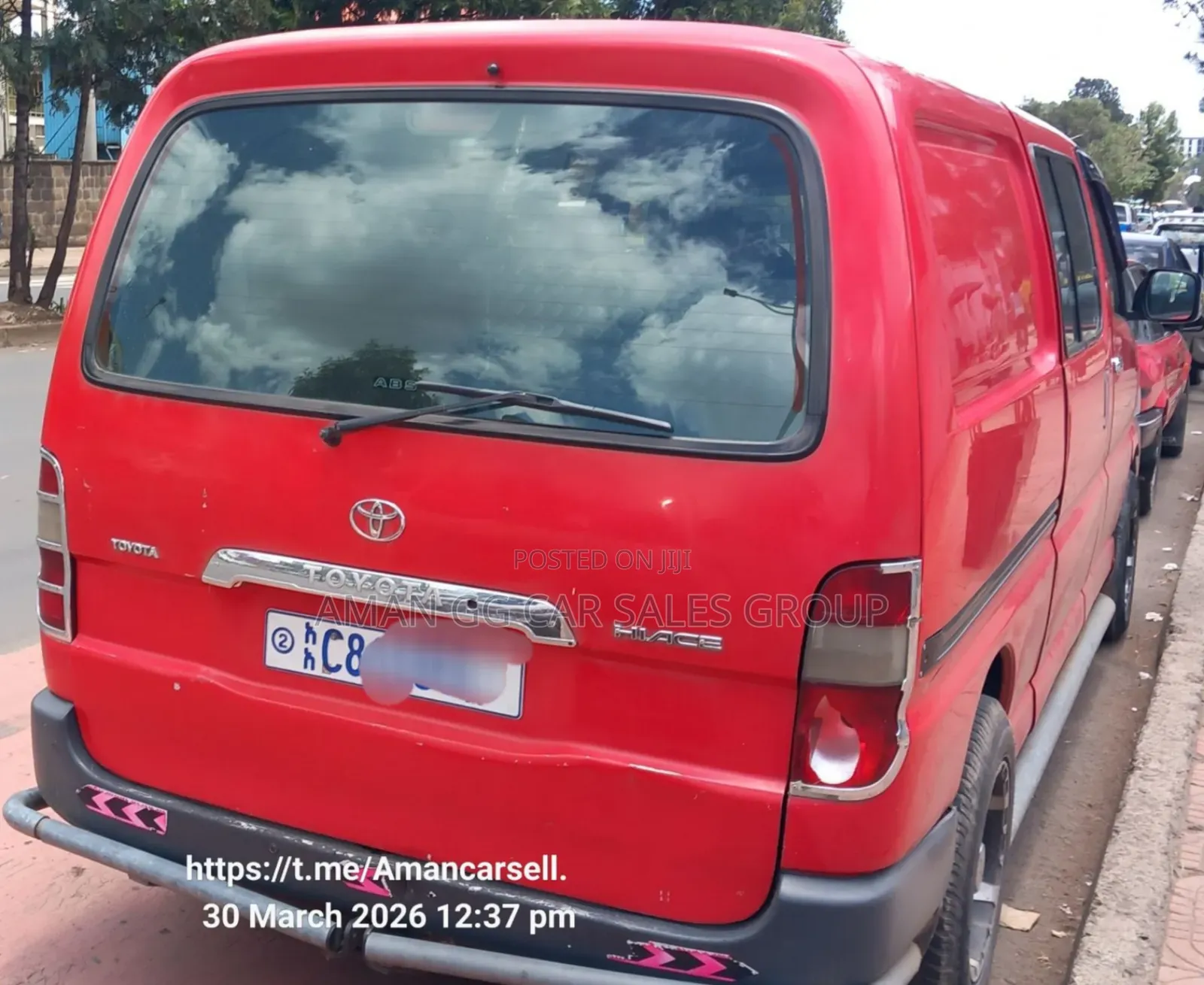 Toyota HiAce 2011 Red