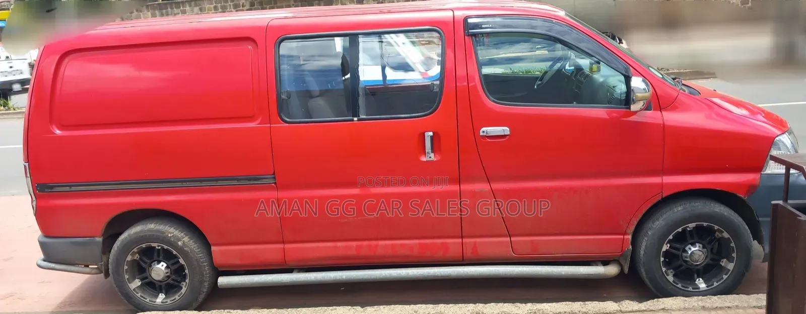 Toyota HiAce 2011 Red
