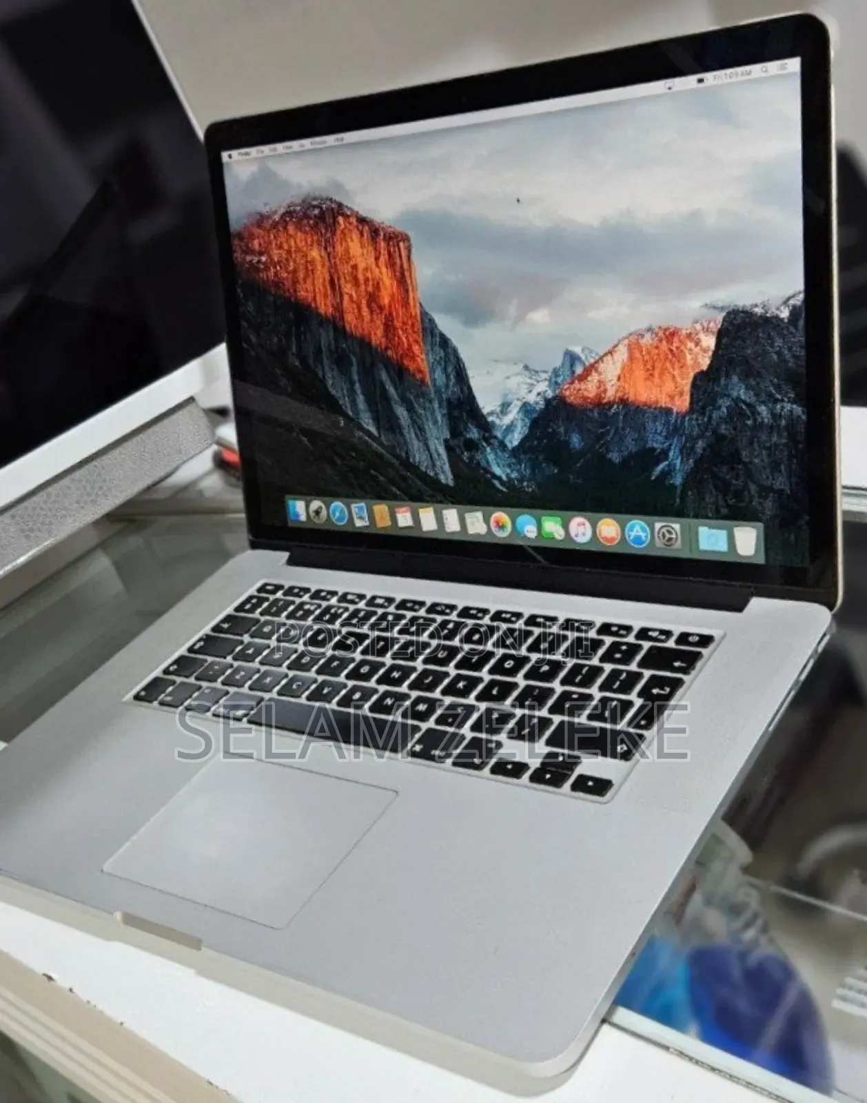 New Laptop Apple MacBook Pro 2019 16GB Intel Core i7 SSD 256GB