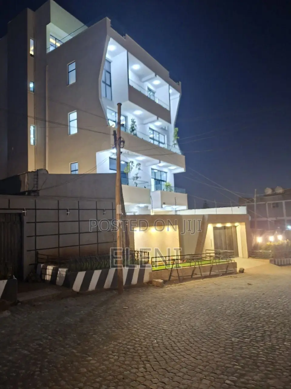 Furnished 11bdrm House in Arada for sale