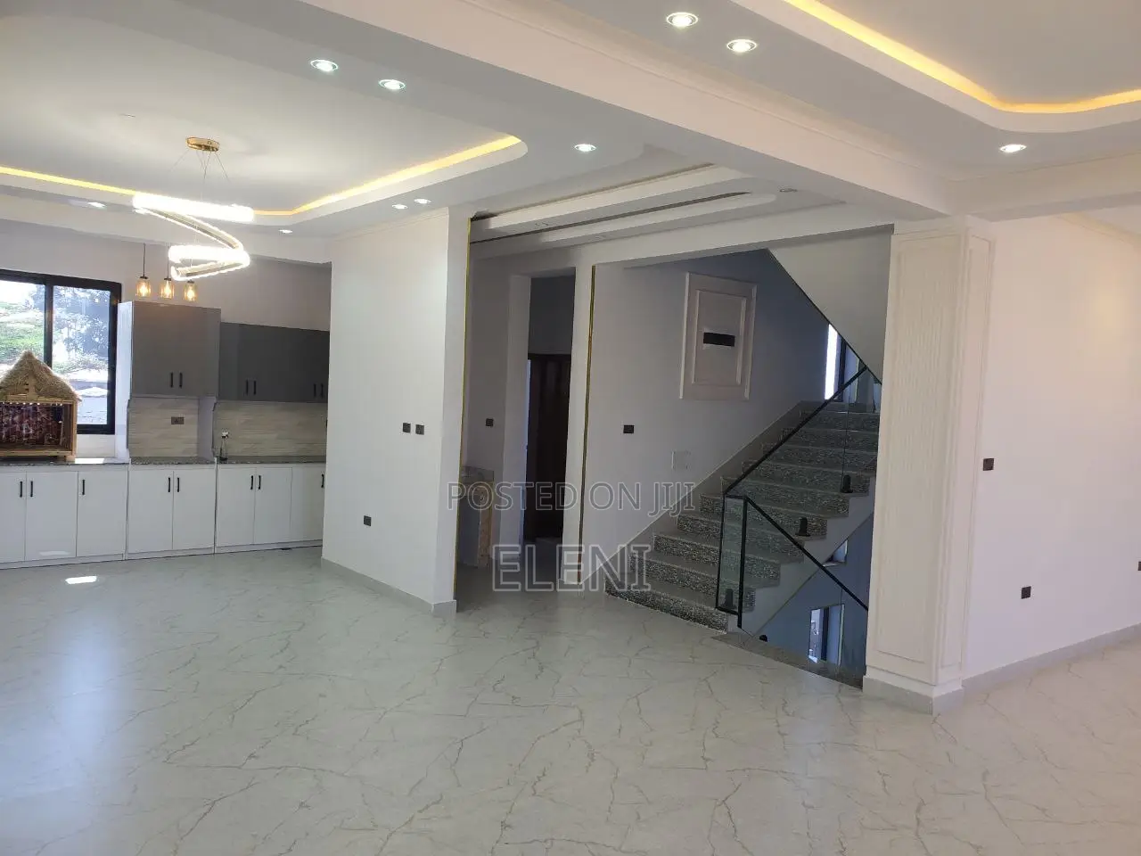 Furnished 11bdrm House in Arada for sale
