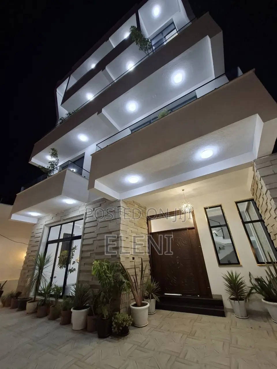 Furnished 11bdrm House in Arada for sale