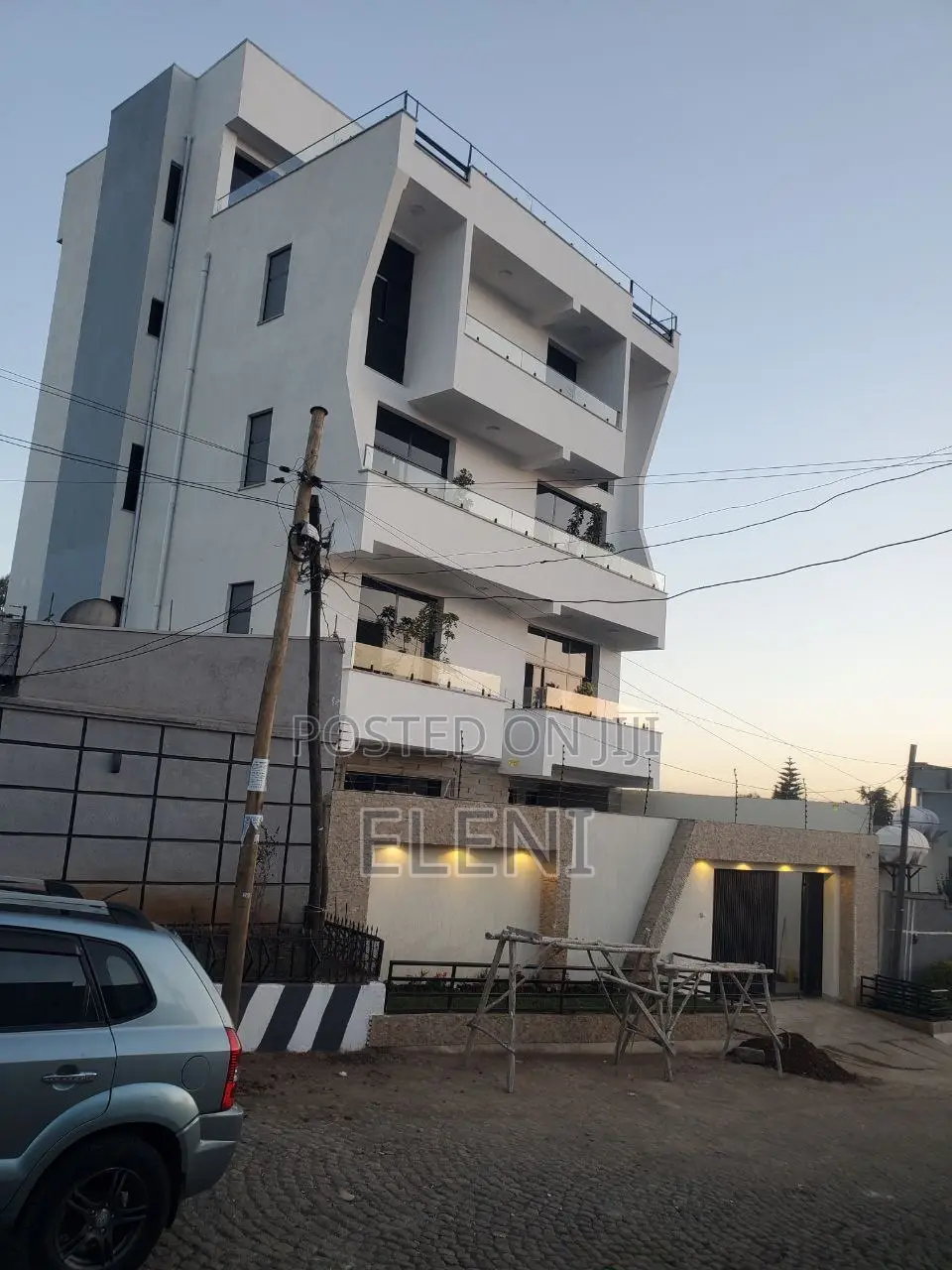 Furnished 11bdrm House in Arada for sale