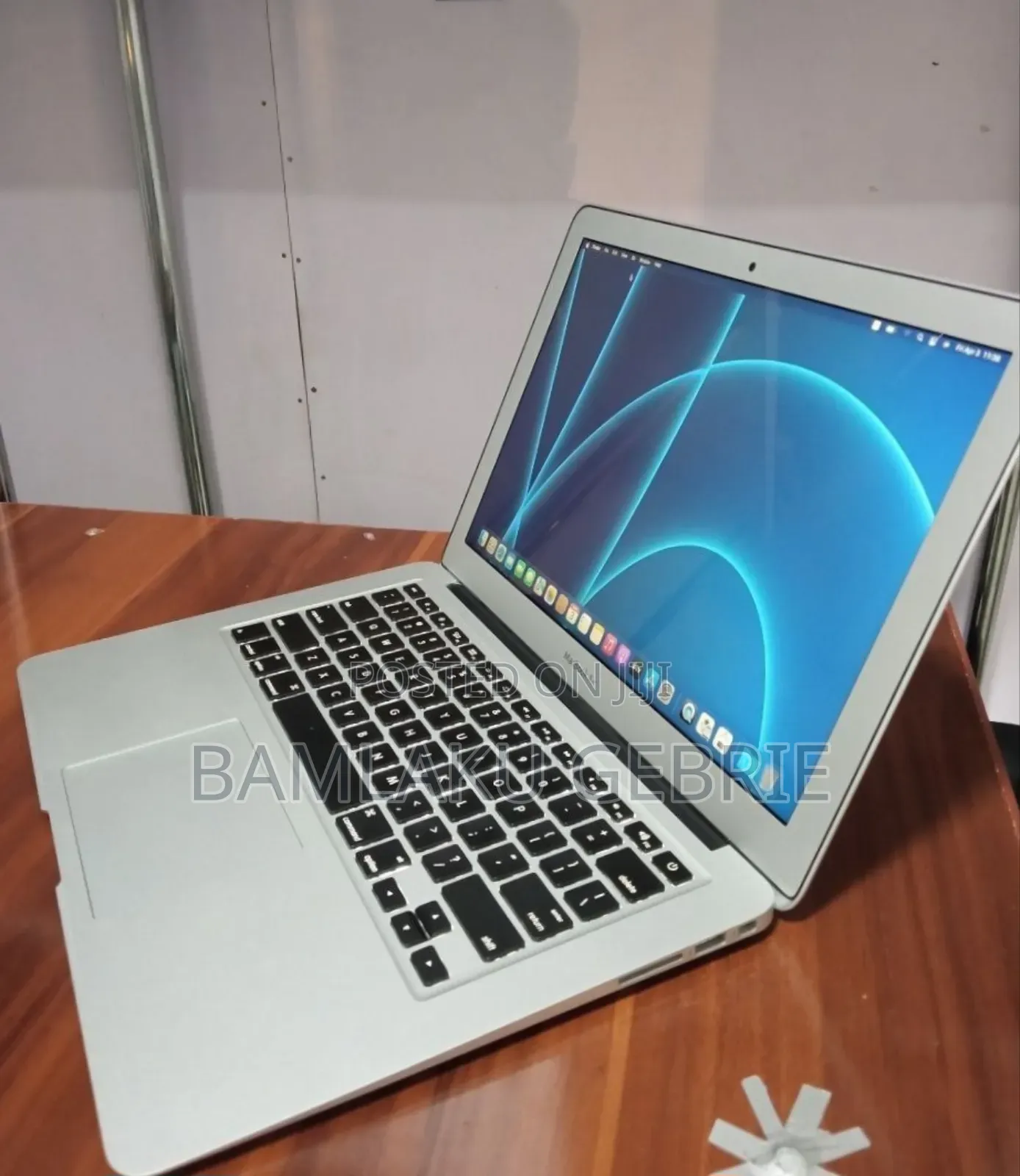 New Laptop Apple MacBook Air 2015 8GB Intel Core i5 SSD 128GB