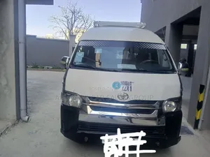 Toyota HiAce 2015 White