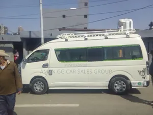 Toyota HiAce 2015 White