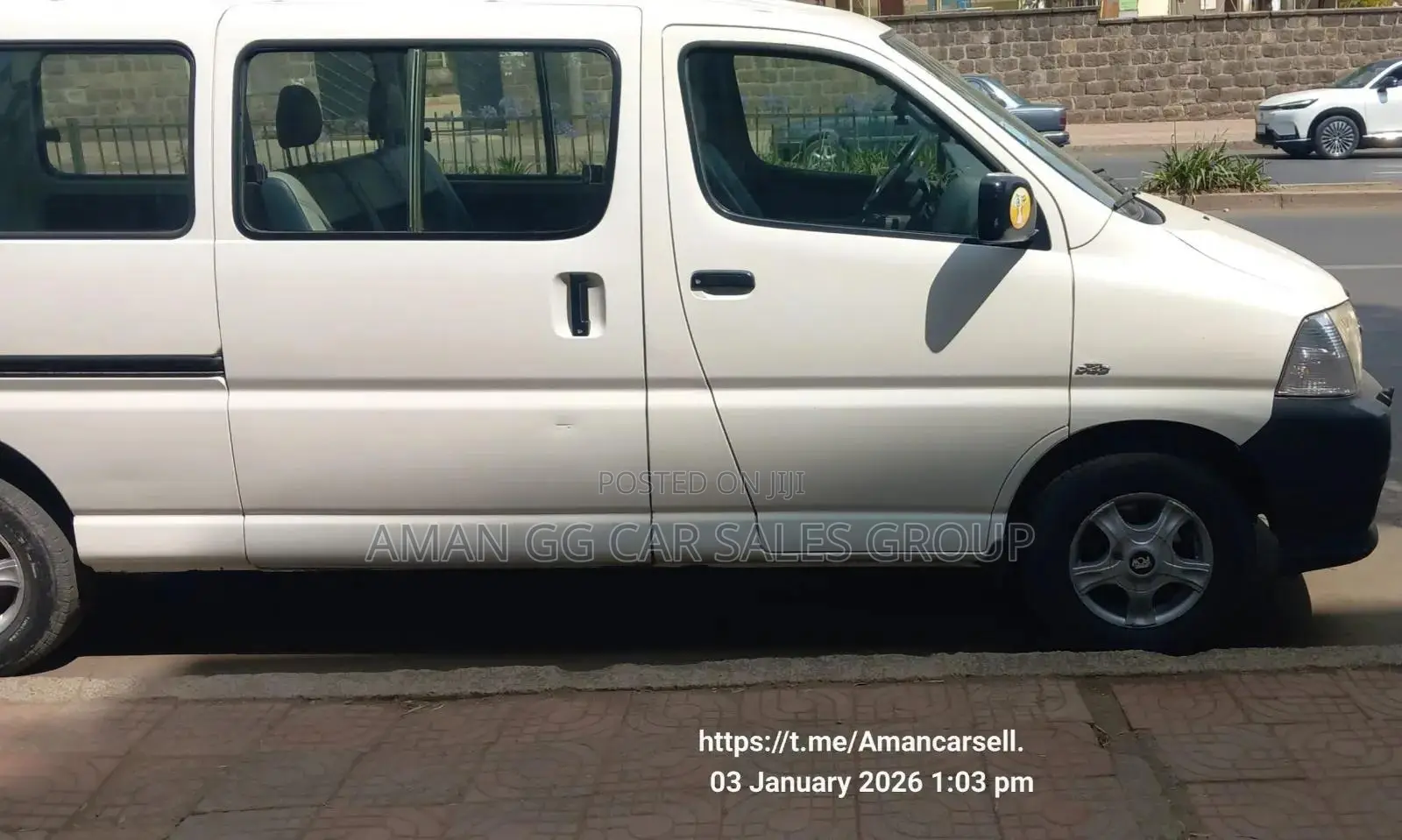 Toyota HiAce 2011 White