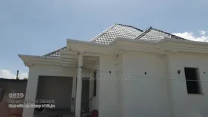 5bdrm Farm House in Yeka for sale