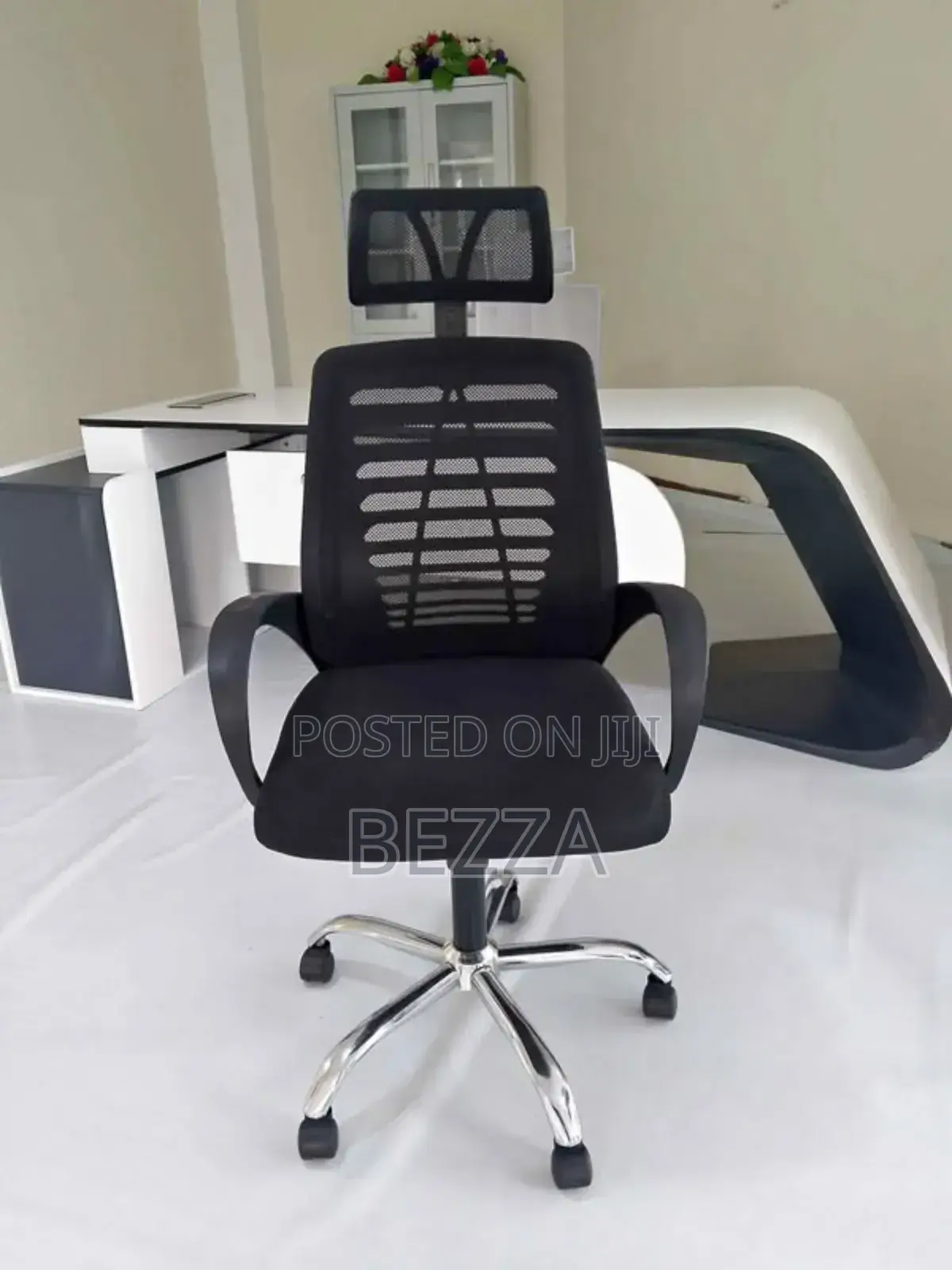 Comfortable Fixed Arm Secretary Office Chair