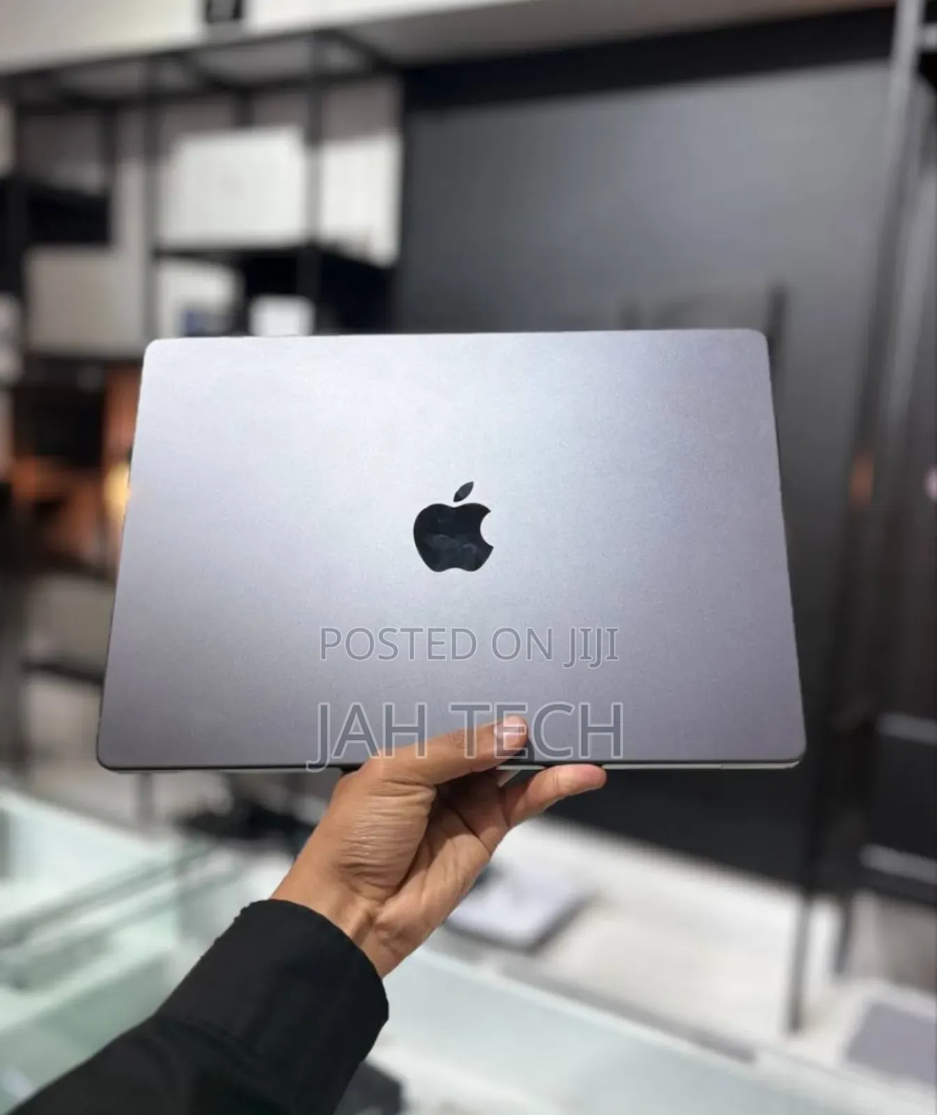 New Laptop Apple MacBook Pro 2025 M5 14-inch 16GB Apple M5 SSD 512GB
