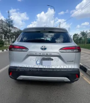 Toyota Corolla Cross Hybrid 2023 White