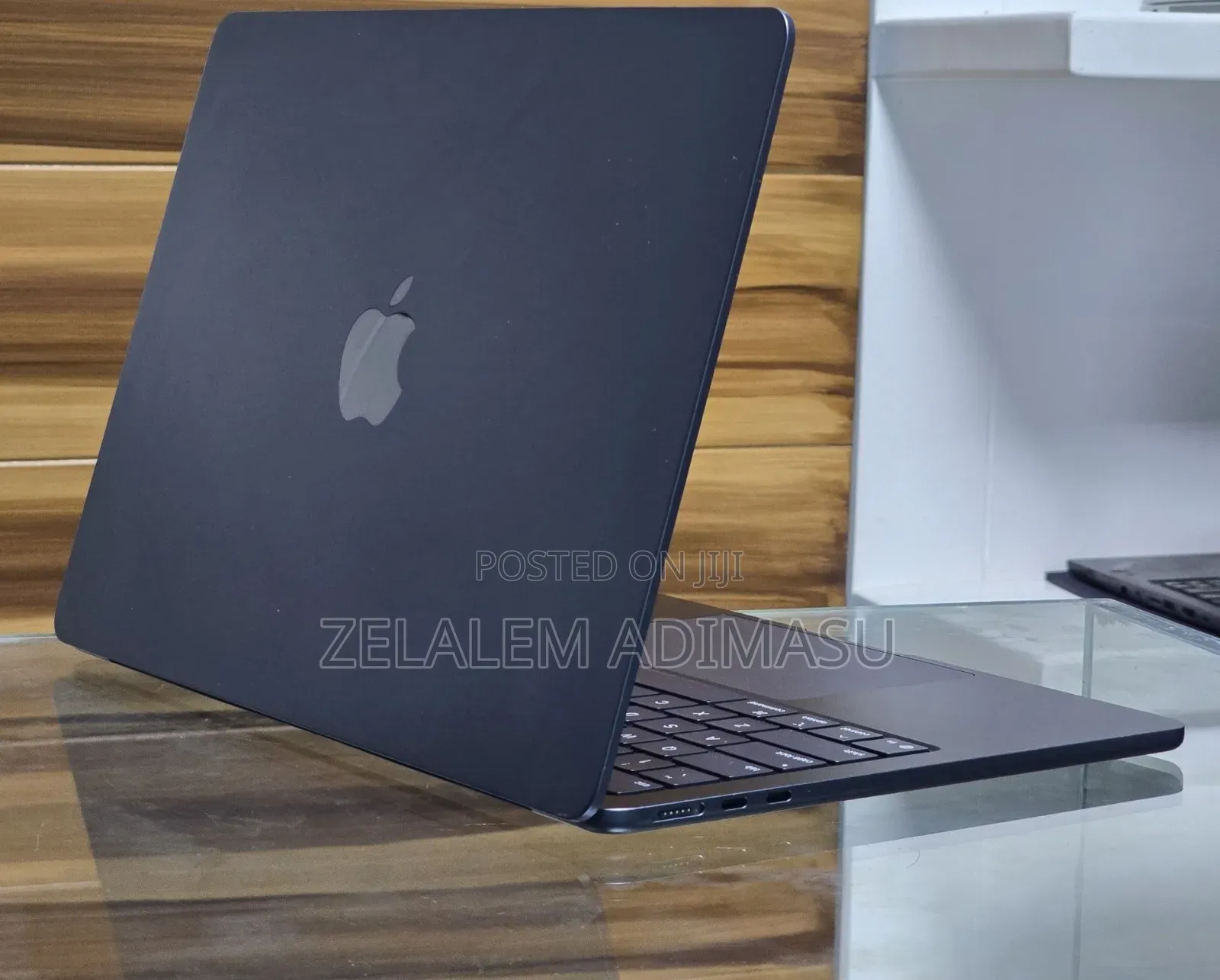 New Laptop Apple MacBook Air 2025 M4 13-inch 16GB Apple M4 SSD 256GB