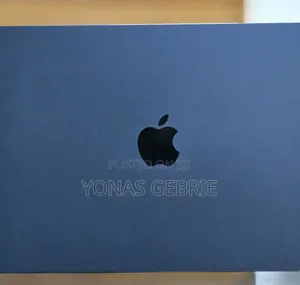 New Laptop Apple MacBook 16GB Apple M4 SSD 256GB