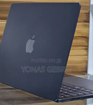 New Laptop Apple MacBook 16GB Apple M4 SSD 256GB