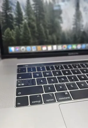 New Laptop Apple MacBook 2019 16GB Intel Core i9 SSD 512GB